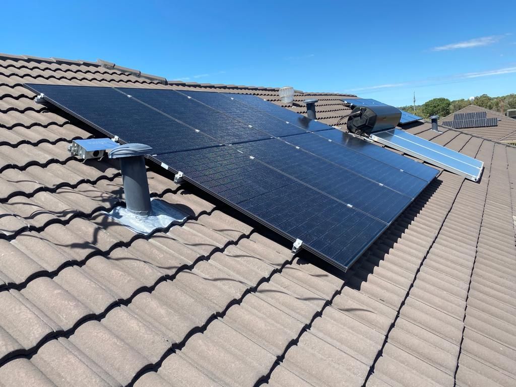 Residential solar panels Perth: a roof covered in panels installed by Perth Solar Direct